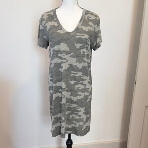 Universal Thread Camo V-Neck T-Shirt Dress Size Medium